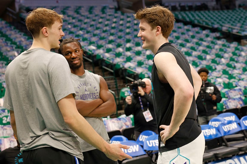 Former Duke teammates, Dallas Mavericks forward Cooper Flagg, from left, Charlotte Hornets...
