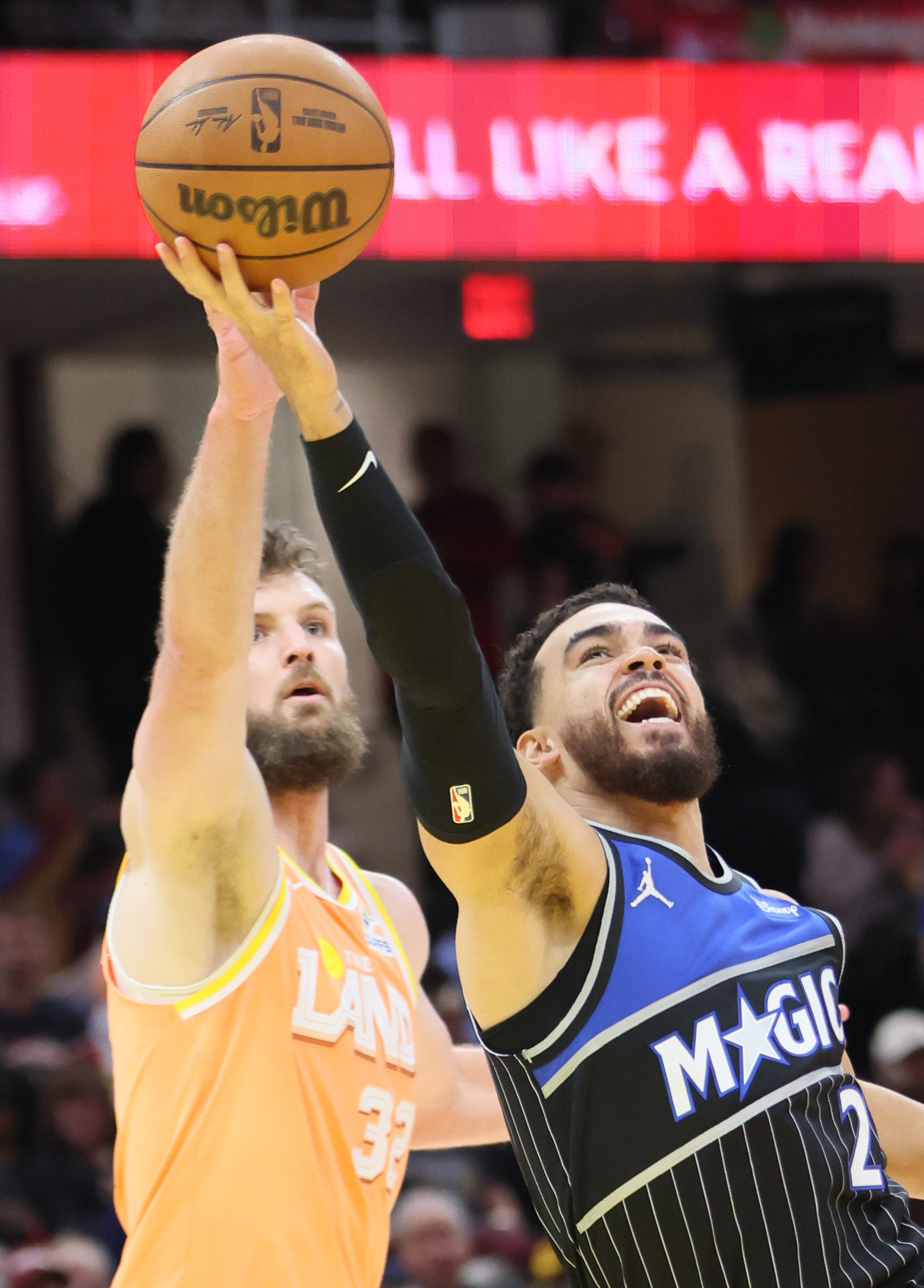 Cleveland Cavaliers forward Dean Wade (L) defelects the shot attempt by Orlando Magic guard Tyus Jones in the second half. 