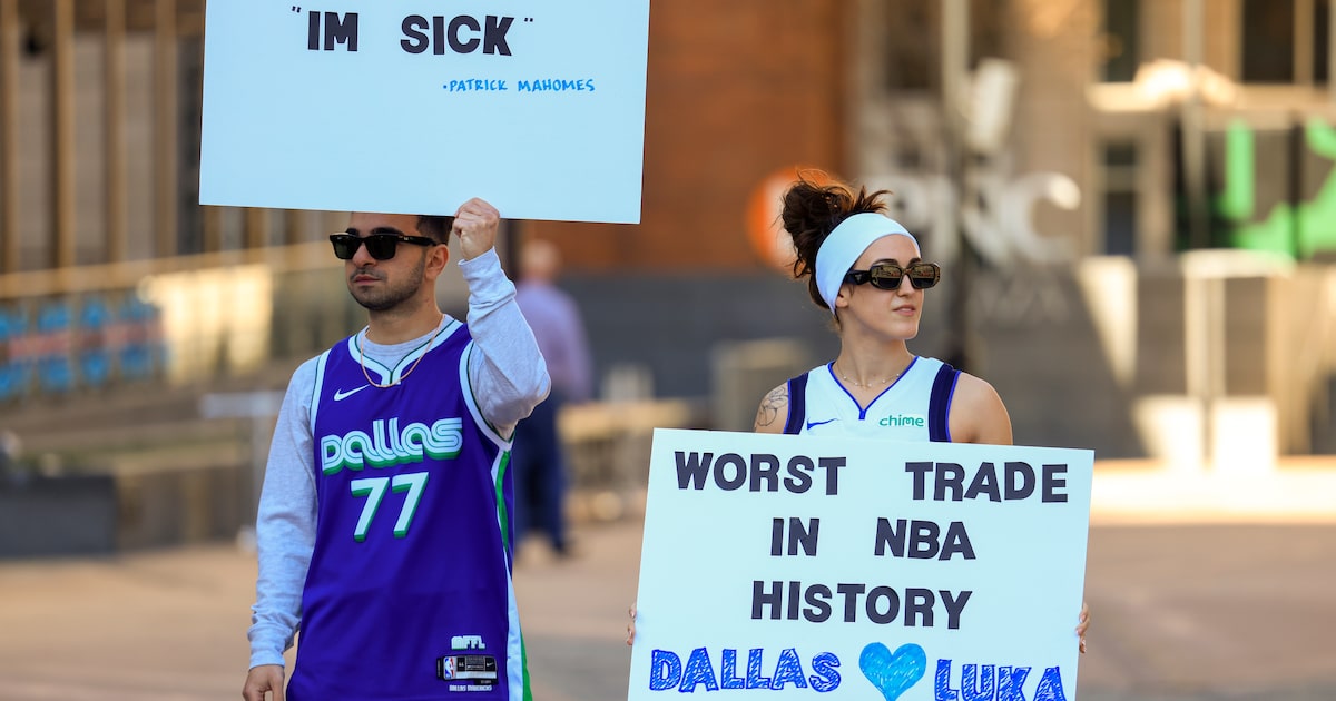 Latest injury leaves Mavericks stuck with Anthony Davis