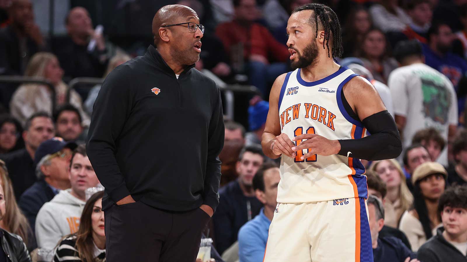  New York Knicks head coach Mike Brown talks with guard Jalen Brunson (11) in the third quarter against the Philadelphia 76ers at Madison Square Garden. Mandatory Credit: Wendell Cruz-Imagn Images