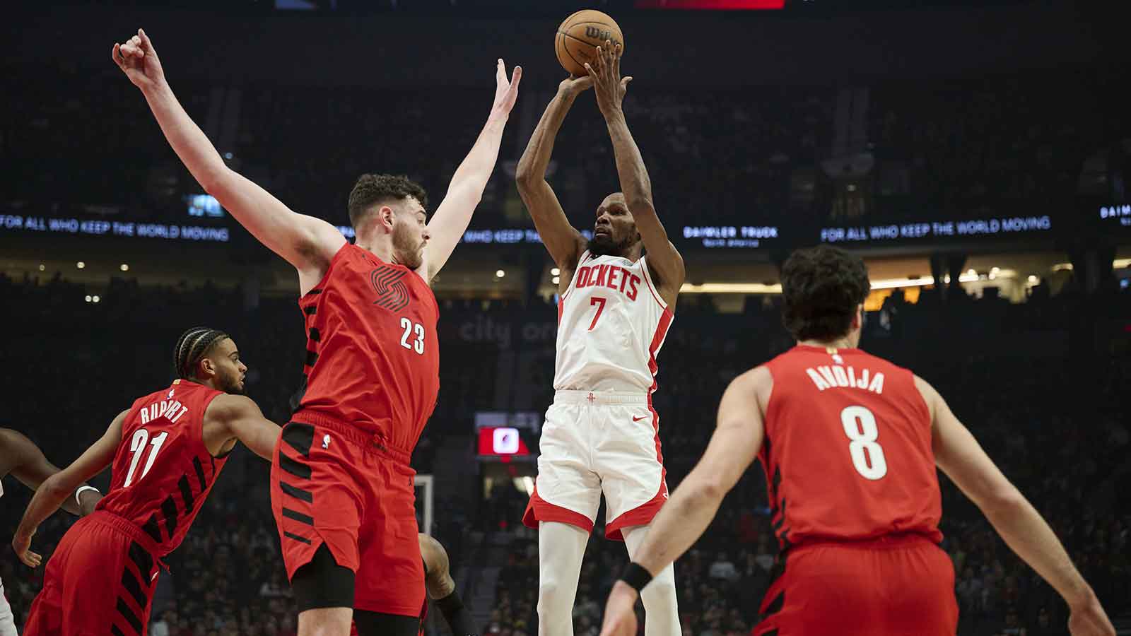 Houston Rockets forward Kevin Durant (7) shoot a jump shot during the first half against Portland Trail Blazers center Donovan Clingan (23) at Moda Center.