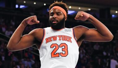 Mitchell Robinson flexing