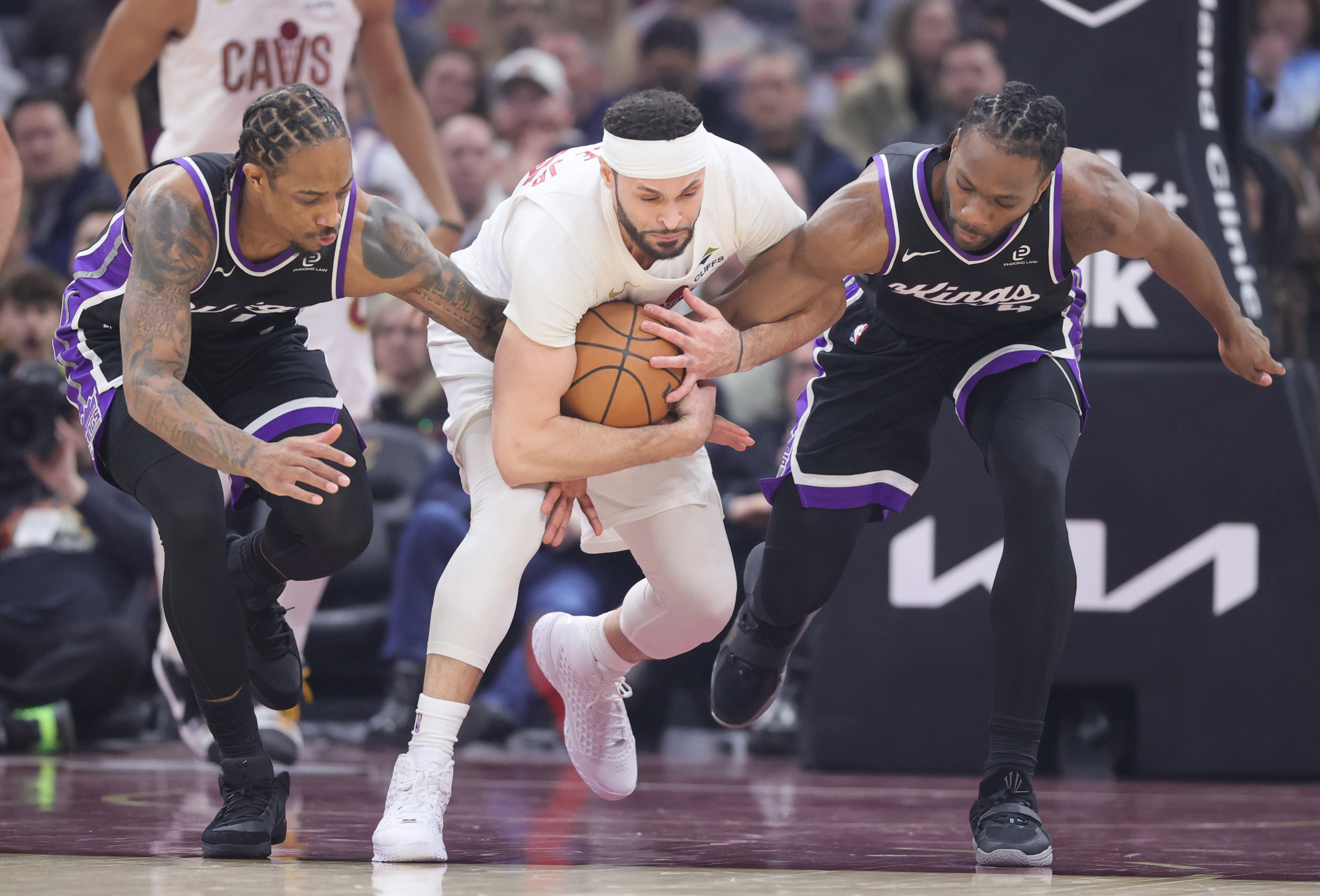 Cleveland Cavaliers forward Larry Nance Jr. (C) battles Sacramento Kings guard DeMar DeRozan (L) and Sacramento Kings forward Precious Achiuwa for possession of a loose ball in the first half at Rocket Arena. 