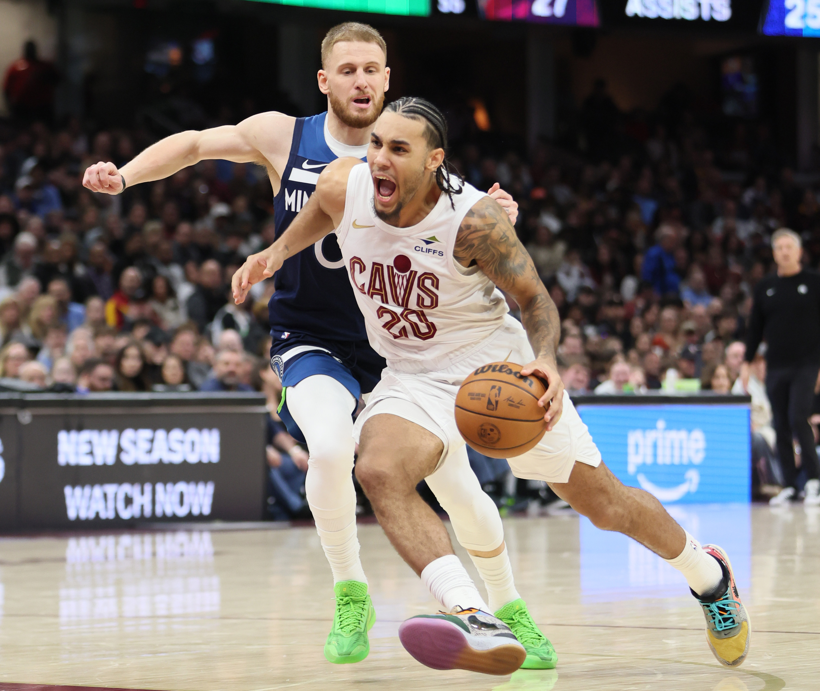 Cleveland Cavaliers guard Jaylon Tyson drives towards the basket guarded by Minnesota Timberwolves guard Donte DiVincenzo in the second half. 