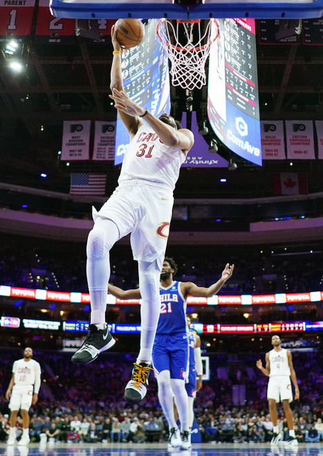 Cleveland Cavaliers' Jarrett Allen (31) goes up for a shot past Philadelphia 76ers' Joel Embiid (21) during the first half of an NBA basketball game Wednesday, Jan. 14, 2026, in Philadelphia.