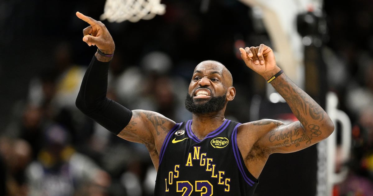 Luka Doncic and LeBron James lead the way, as Los Angeles Lakers dominate in rout of Washington Wizards