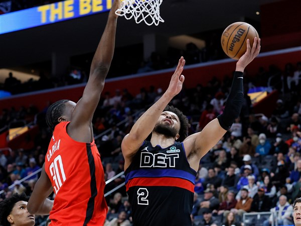 Kevin Durant's 32 points helps Houston Rockets end Detroit Pistons' 4-game winning streak