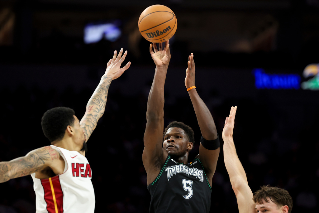 Ant, Wolves dominate in Miami win