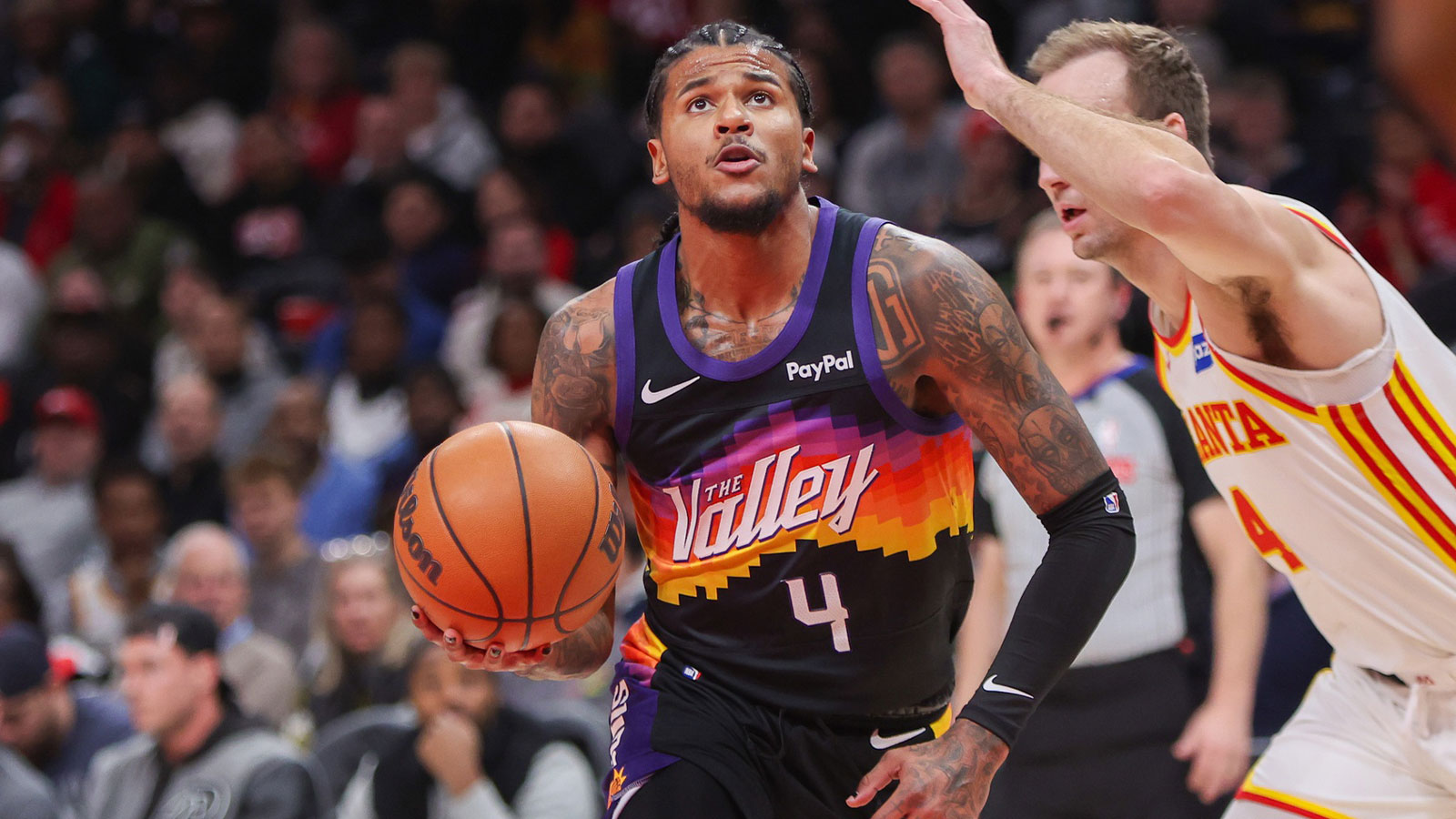 Suns guard Jalen Green (4) drives to the basket