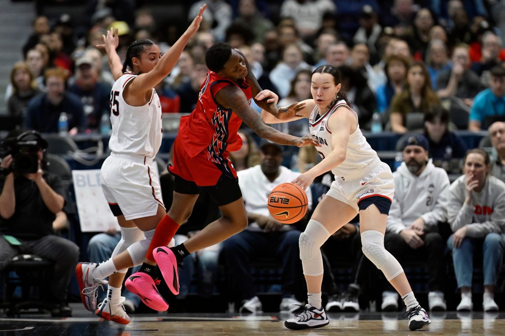 UConn women's newcomers show progress in St. John's rout