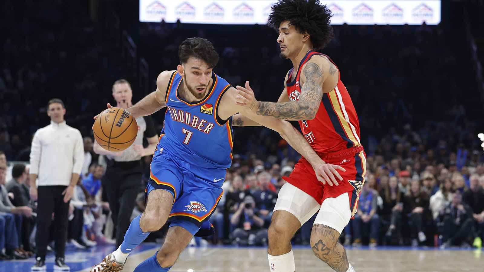 Thunder center/forward Chet Holmgren (7) drives around New Orleans Pelicans guard/forward Micah Peavy (14) during the second half at Paycom Center