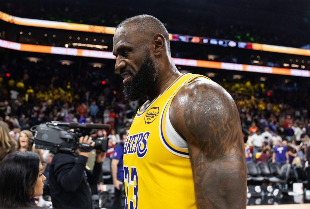 Report: LeBron’s agent had ‘very real’ conversations with Cavs in offseason