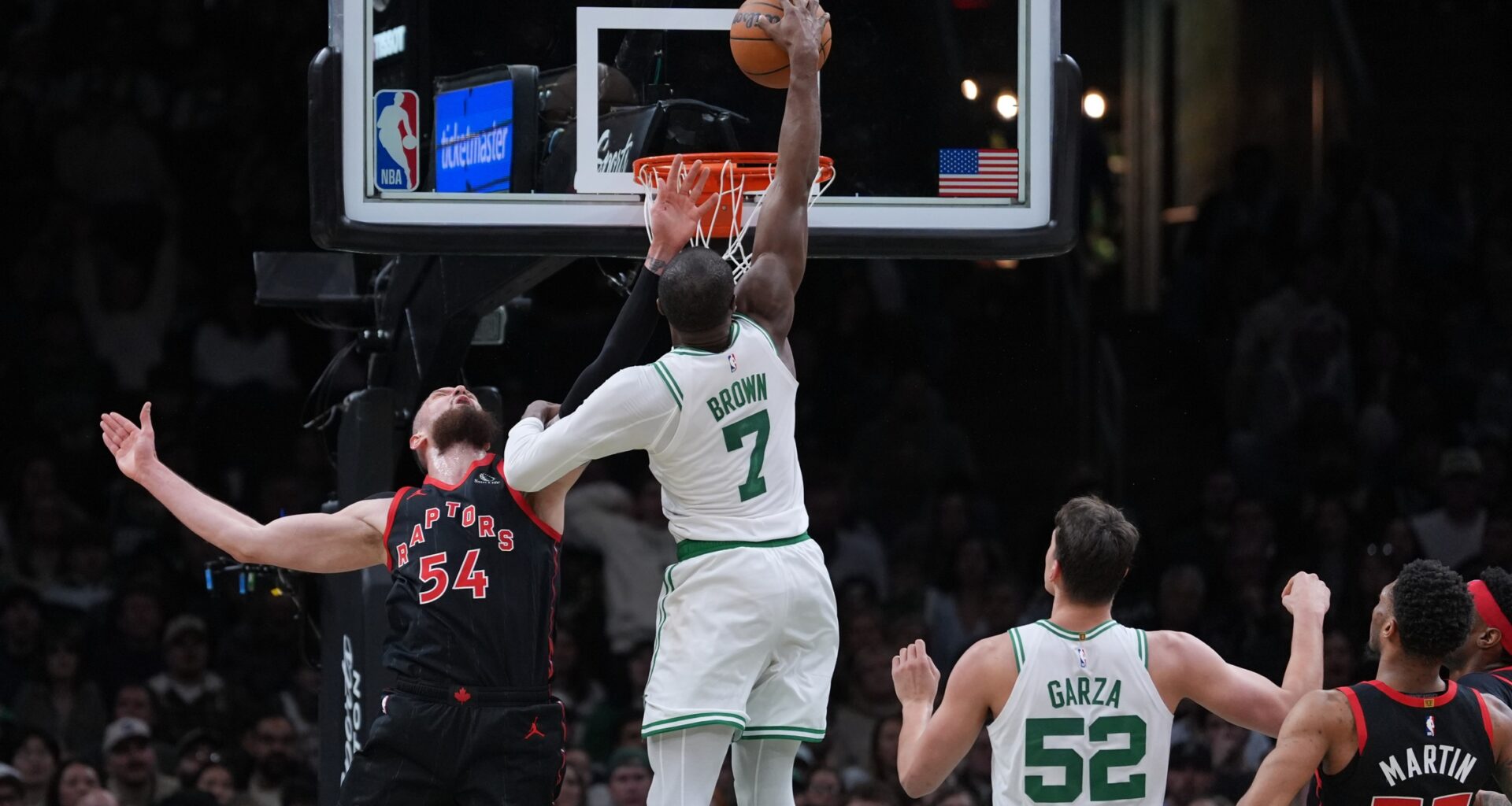 Toronto Raptors: 3 Splash Trades That Would Spice Up The Roster