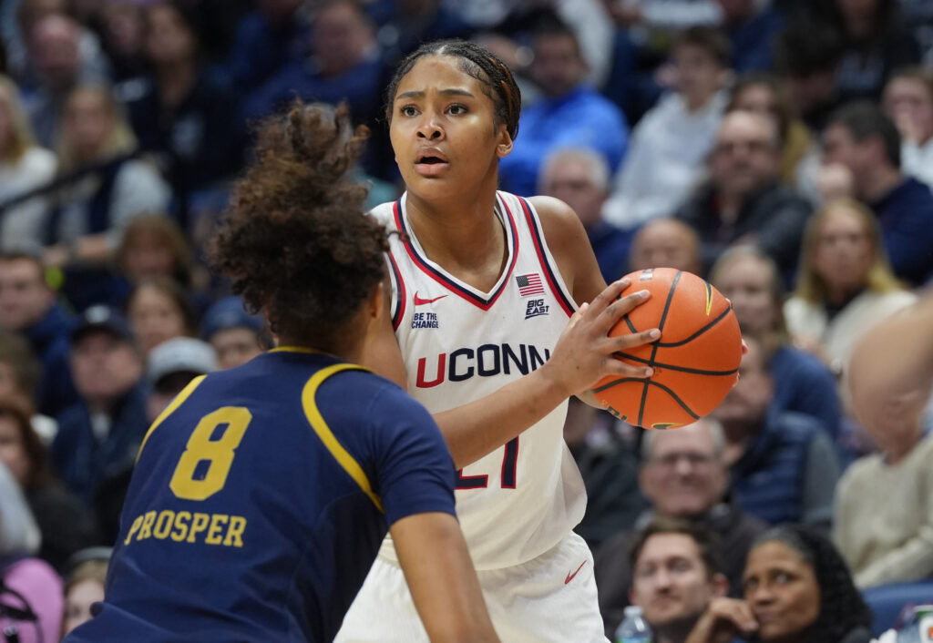 UConn Huskies forward Sarah Strong