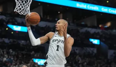 Spurs big man Victor Wembanyama gets a rave review from an injured NBA superstar image