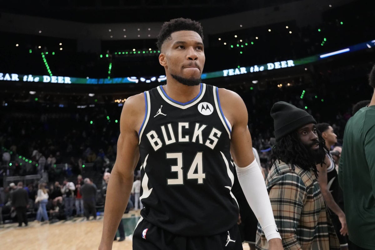 Giannis Antetokounmpo expects to miss 4-6 weeks after injuring calf in Bucks’ latest loss