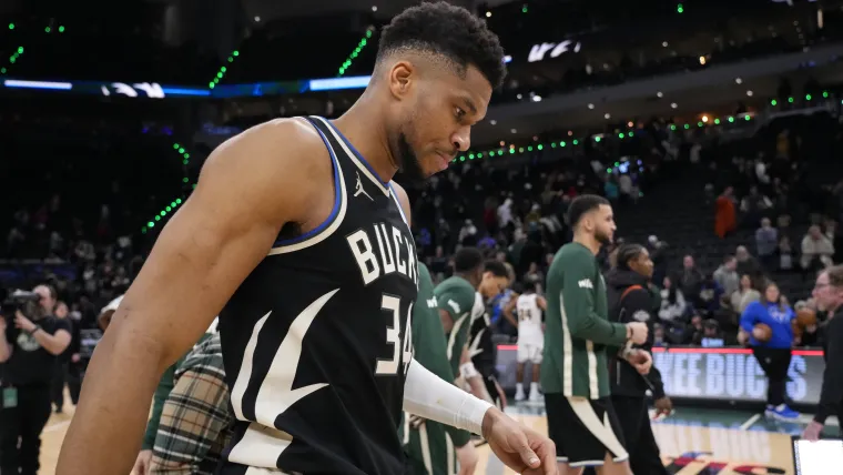 Bucks get potentially heartbreaking Giannis Antetokounmpo news amid trade rumors image