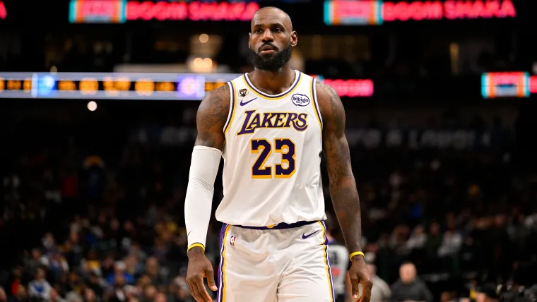Lakers trade idea ships LeBron and Bronny James to Cleveland for $238 million star image