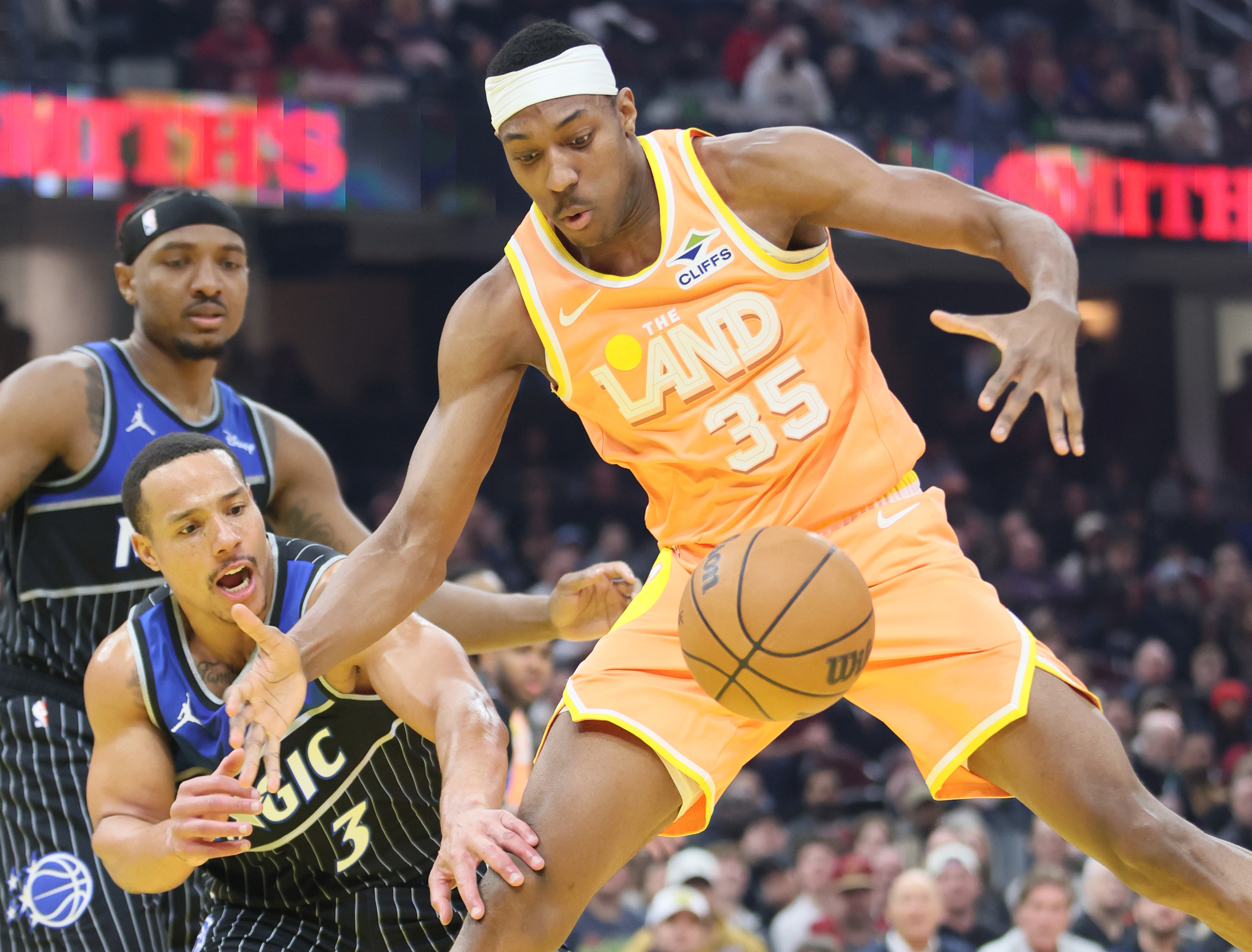 Orlando Magic guard Desmond Bane (L) swats the basketball free from the hands of Cleveland Cavaliers forward Nae'qwan Tomlin in the first half at Rocket Arena. 