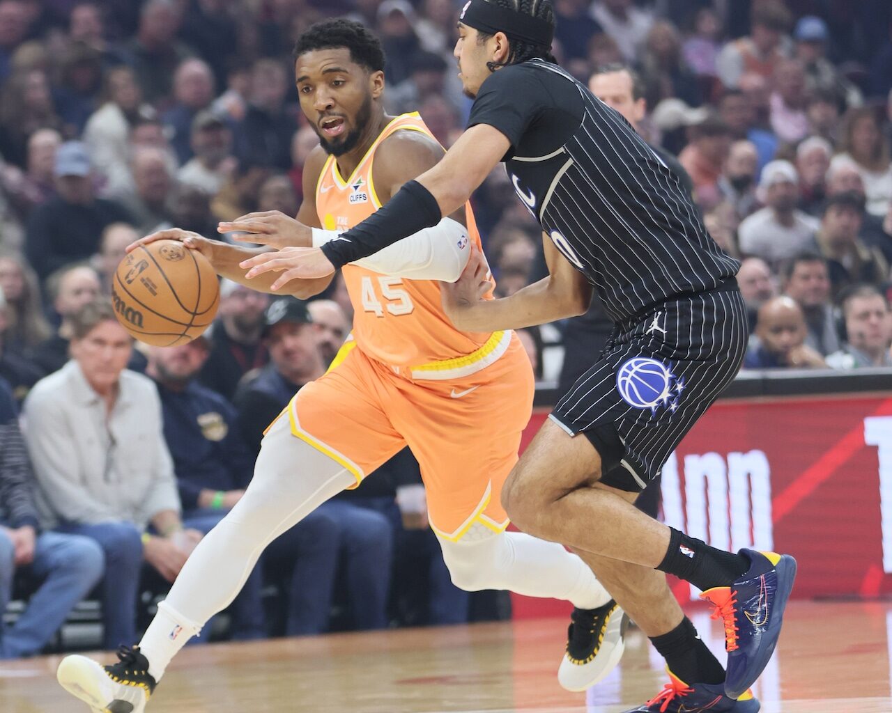 Donovan Mitchell scores 45, leads Cavs to fourth straight win, 114-98 over Magic