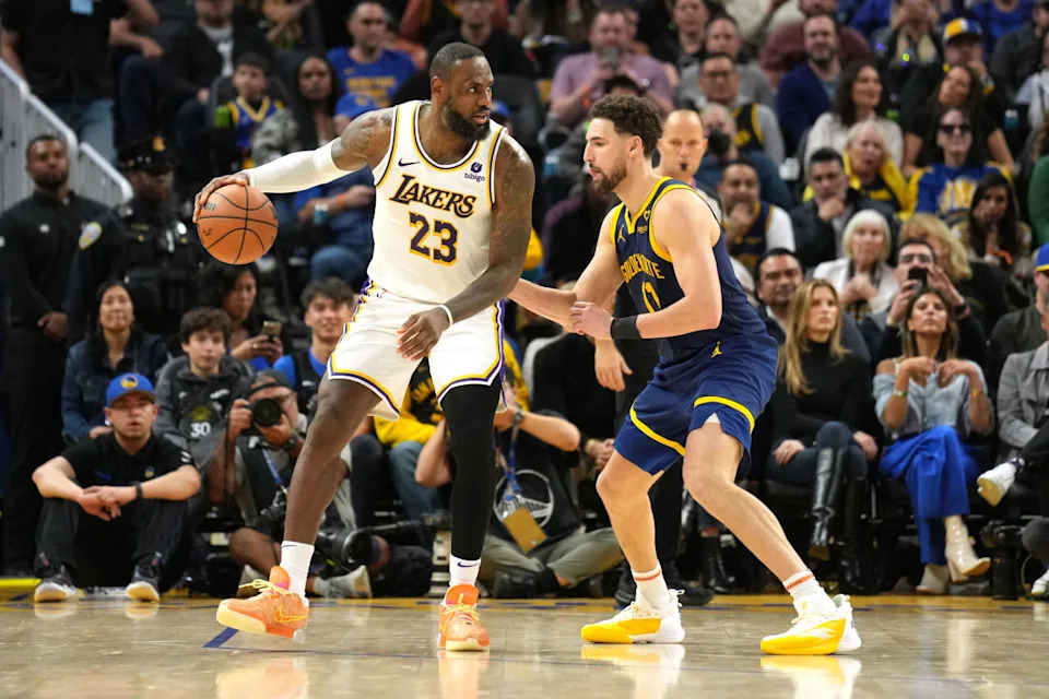 Los Angeles Lakers forward LeBron James (23) dribbles against Golden State Warriors guard Klay Thompson (right) Darren Yamashita-USA TODAY Sports