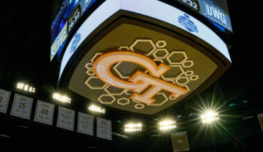 Basketball Launches Holiday Ticket Promotions – Men's Basketball — Georgia Tech Yellow Jackets