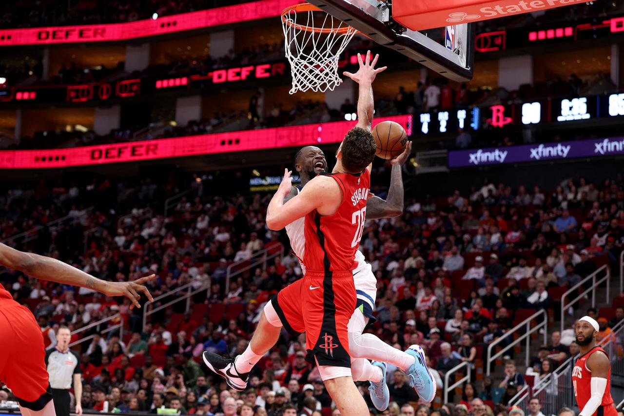 Julius Randle #30 of the Minnesota Timberwolves shoots the ball against Alperen Sengun #28 of the Houston Rockets during the game at Toyota Center in Houston, Texas, US on Jan. 16, 2026. (AFP Photo)