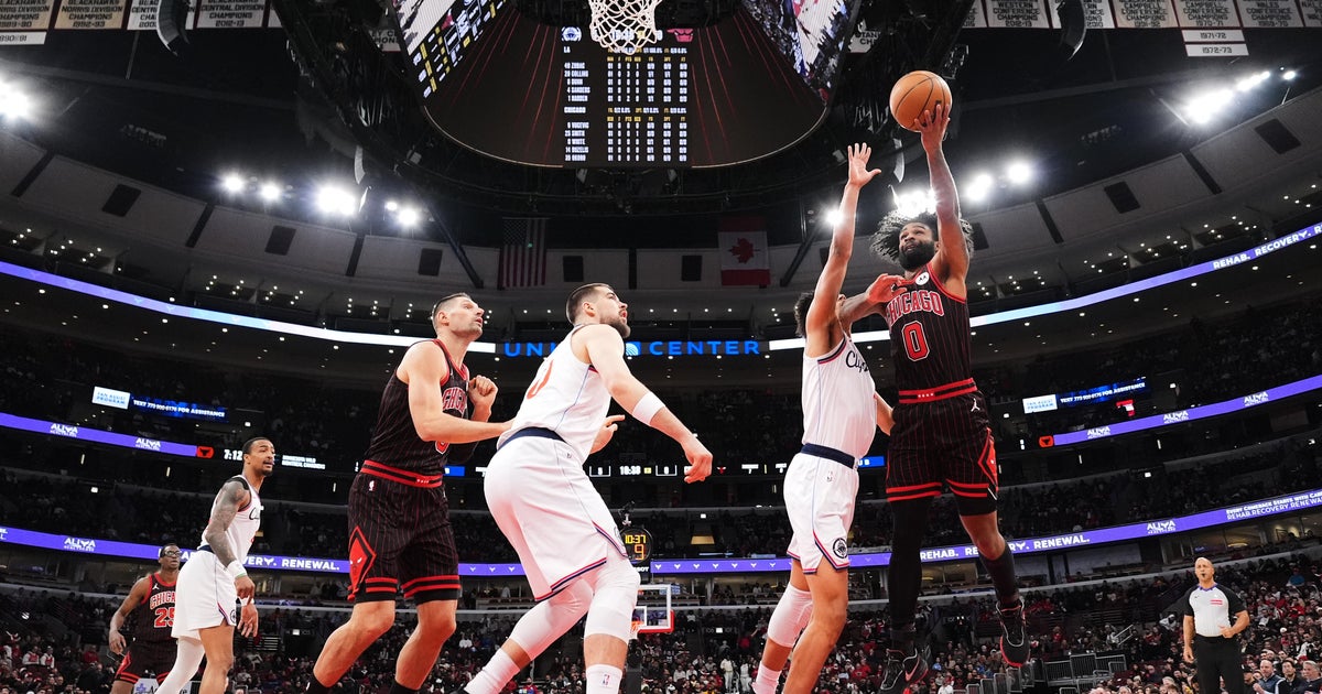 White scores 27 and Bulls match a franchise record with 25 3-pointers in 138-110 win over Clippers