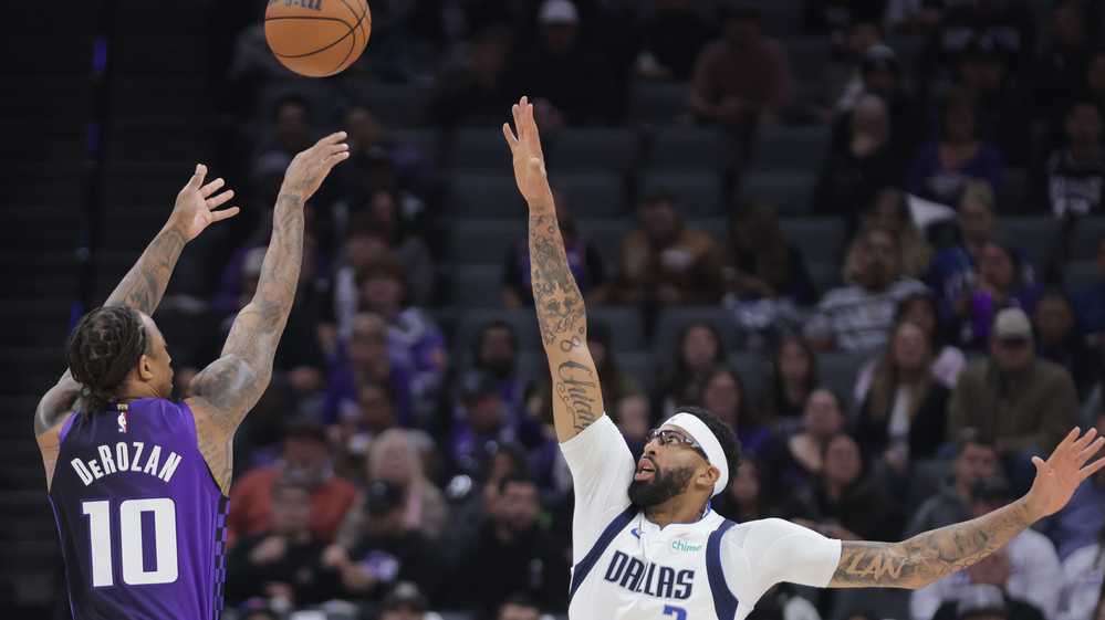 Brandon Williams hits a late 3-pointer, gives Mavericks 100-98 win over Kings