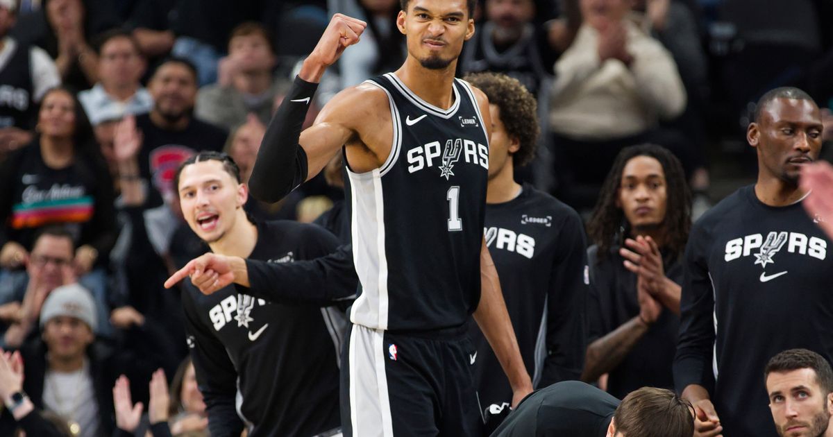 Spurs' Wembanyama leaves game vs. Knicks with apparent leg injury, returns to bench for end of game :: WRAL.com