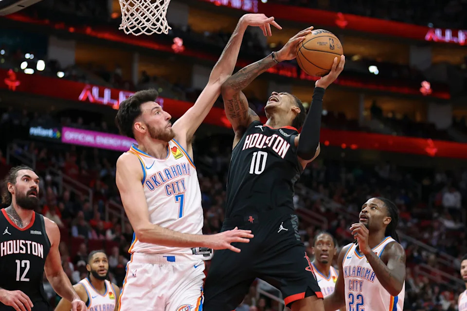 Jan 15, 2026; Houston, Texas, USA; Oklahoma City Thunder center Chet Holmgren (7) defends against Houston Rockets forward Jabari Smith Jr. (10) during the second quarter at Toyota Center. Mandatory Credit: Troy Taormina-Imagn Images