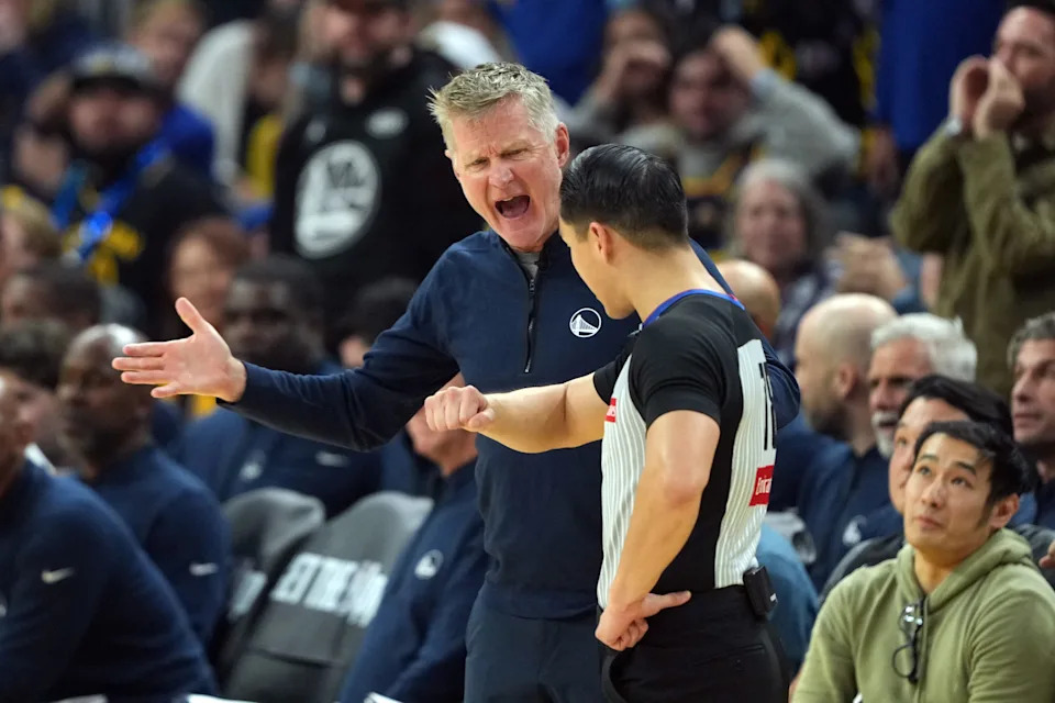Jan 2, 2026; San Francisco, California, USA; Golden State Warriors head coach Steve Kerr (center left) argues with referee Evan Scott (center right) during the first quarter against the Oklahoma City Thunder at Chase Center. Mandatory Credit: Darren Yamashita-Imagn Images