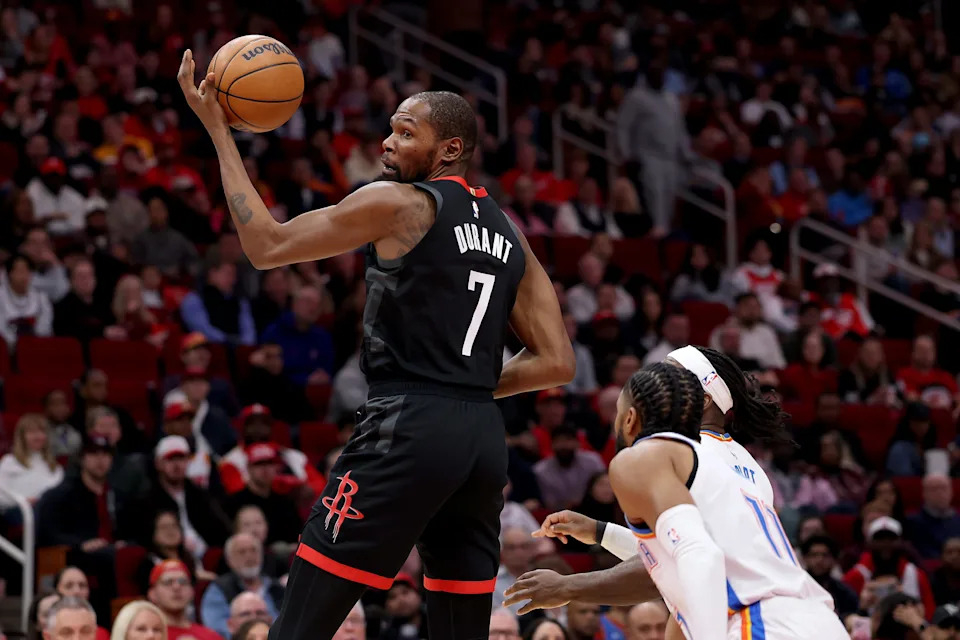 HOUSTON, TEXAS - JANUARY 15: Kevin Durant #7 of the Houston Rockets in action during the second quarter of the game against the Oklahoma City Thunder at Toyota Center on January 15, 2026 in Houston, Texas. (Photo by Kenneth Richmond/Getty Images)