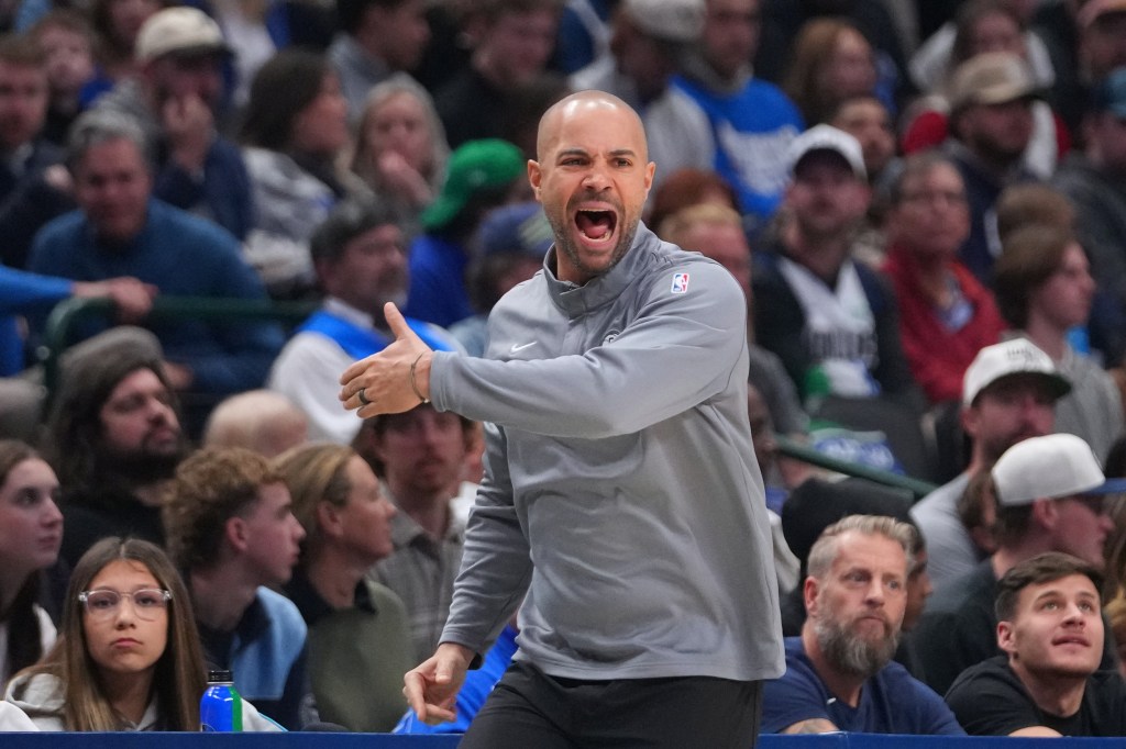 Nets head coach Jordi Fernandez shouts instructions during a game against the Dallas Mavericks.