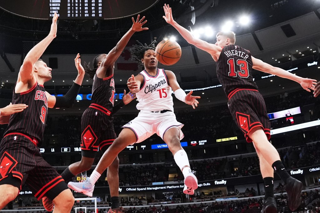 Chicago Bulls beat LA Clippers on the strength of their 3s
