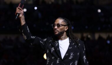 How LeBron James, Michael Jordan reacted to Derrick Rose’s Bulls jersey retirement