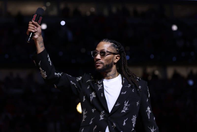 How LeBron James, Michael Jordan reacted to Derrick Rose’s Bulls jersey retirement