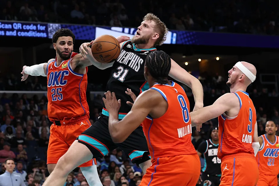 MEMPHIS, TENNESSEE - JANUARY 09: Jock Landale #31 of the Memphis Grizzlies drives to the basket against Ajay Mitchell #25 of the Oklahoma City Thunder during the second half at FedExForum on January 09, 2026 in Memphis, Tennessee. NOTE TO USER: User expressly acknowledges and agrees that, by downloading and or using this photograph, user is consenting to the terms and conditions of the Getty Images License Agreement. (Photo by Justin Ford/Getty Images)