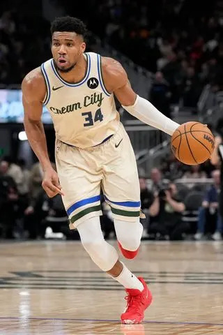 Patrick McDermott/Getty Giannis Antetokounmpo #34 of the Milwaukee Bucks.