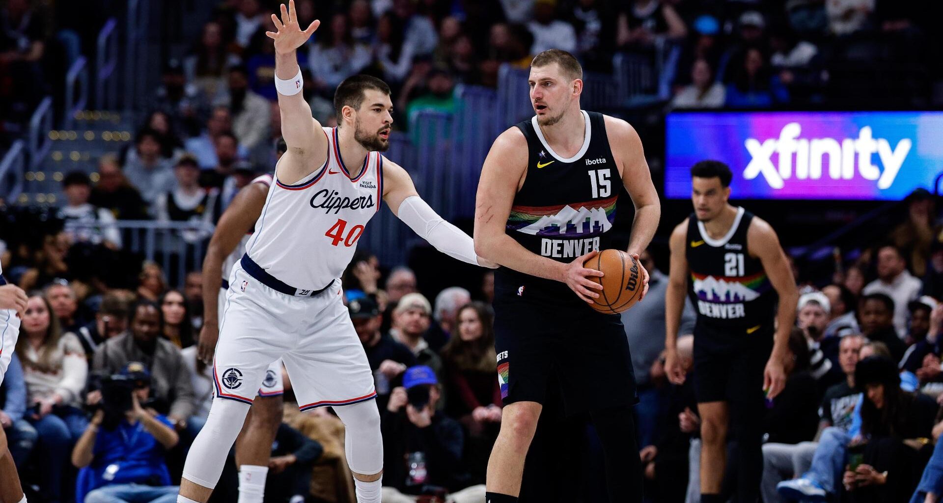Nikola Jokic returns from knee injury to lead Nuggets past Clippers, 122-109