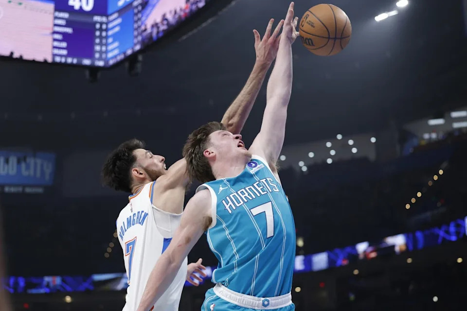 Charlotte Hornets guard Kon Knueppel battles Oklahoma City Thunder center Chet Holmgren for a rebound at Paycom Center on Jan. 5, 2026.Alonzo Adams-Imagn Images