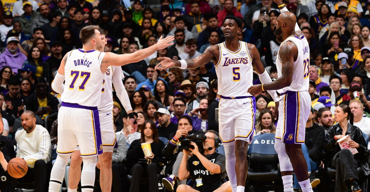 Deandre Ayton bounces back against the Grizzlies