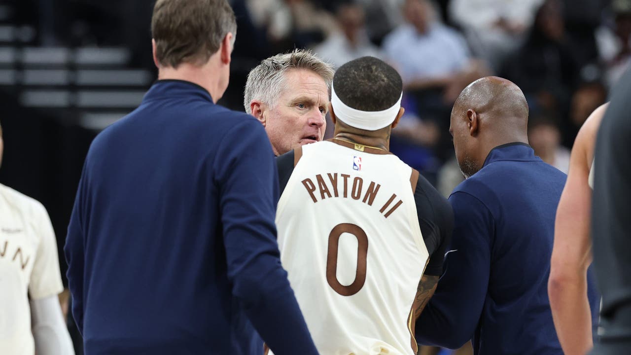 Steve Kerr ejected with Snoop Dogg giving hilarious play-by-play on call