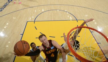 Kennard does Curry impression in 124-111 win