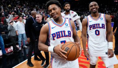 Kyle Lowry receives emotional ovation in Toronto