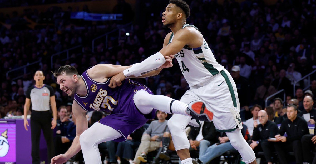 Milwaukee Bucks Momentum Moments, Vol. 5: Giannis Restores Order