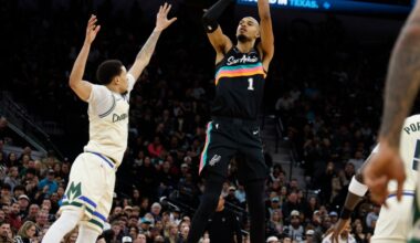 Spurs dominate Bucks in blowout win