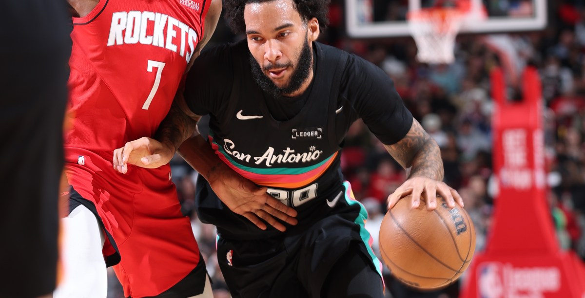 San Antonio at Houston, Final Score: Spurs fall apart late against Rockets, 106-111
