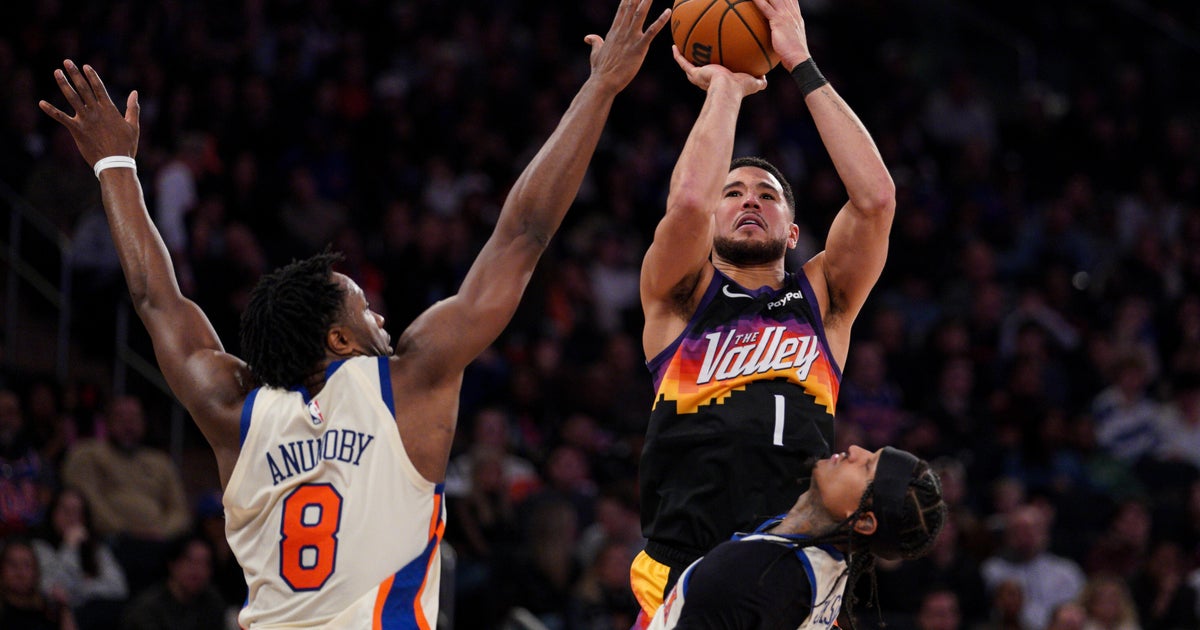 Booker leads Suns to 106-99 victory over slumping Knicks