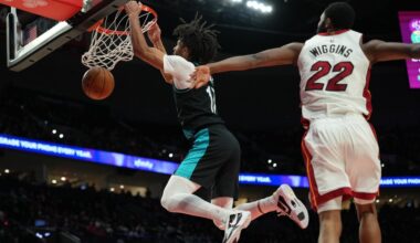 Blazers Show Off New Wrinkles, Beating Heat